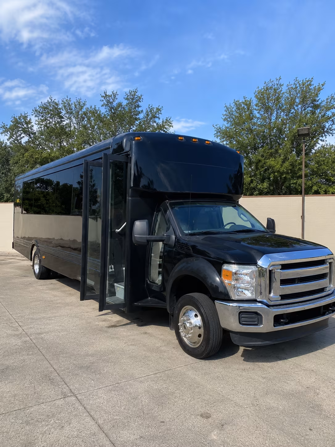 south gate 20 passenger party bus