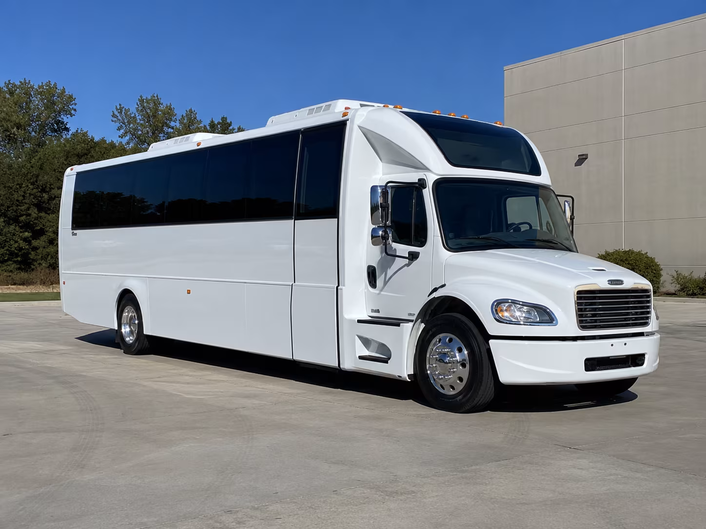 south gate 28 passenger party bus